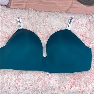 VS t-shirt bra